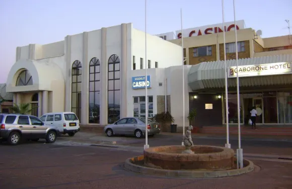 哈博羅內酒店及