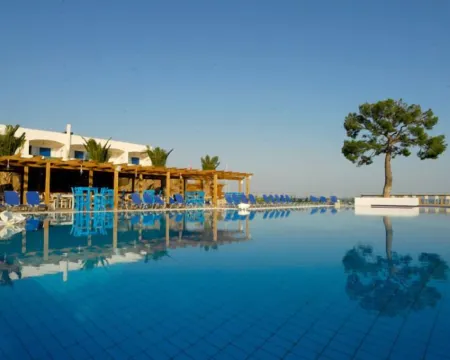 Comer Kinetta Beach Hotels in Megara