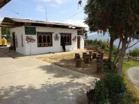 Thuji Homestays Hotel a 
