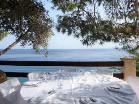 Hotel Cokkinis Отели в г. Mandra-Eidyllia