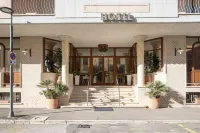Lola Piccolo Hotel e Appartamenti