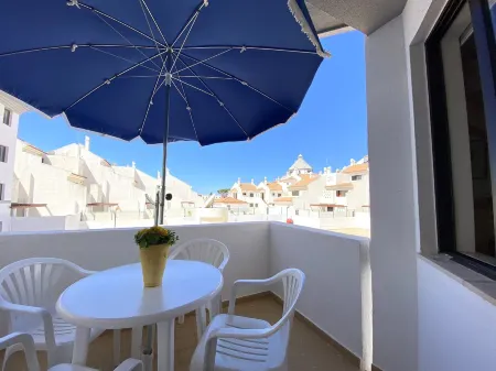 Vilamoura Central 7 with Pool by Homing Отели рядом с достопримечательностью «Praia da Quarteira»