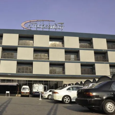 Ambassador Hotel Отели рядом с достопримечательностью «Зоопарк Лахор»