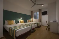 Yomo Hostal BCN Port - Guest houses