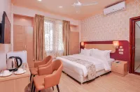 ซันไรส์ บีชแอนด์สปา โรงแรมในMaafushi