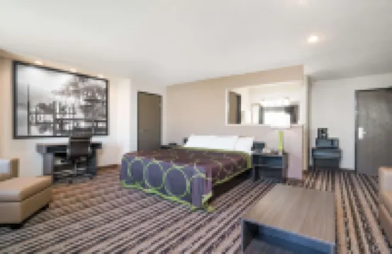 Super 8 by Wyndham Spirit Lake/Okoboji Hotels in Dickinson County