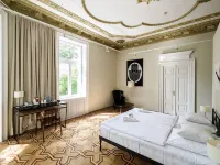 Home Aparthotel Các khách sạn gần Tiếng gầm