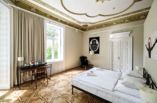 Home Aparthotel Hôtels à proximité de : Église Saints-Pierre-et-Paul