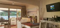 PepperTree Guest House & Apartments
