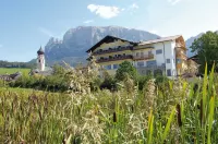 Gartenhotel Völser Hof - Adults Only Các khách sạn gần Pfarrei Sankt Leonhard Oberinn
