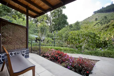 Savegre Hotel Natural Reserve & Spa Отели рядом с достопримечательностью «Национальный парк Лос Кецалес»