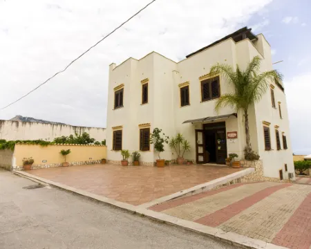History Hotel Hotels in Valderice