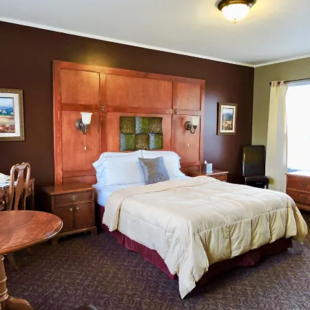 Vinehurst Inn & Suites Hotels in Steuben County