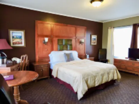 Vinehurst Inn & Suites