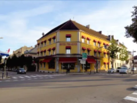 Hôtel Terminus - Pizzeria Pizz'a Gogo - Salle de Sport - Face à la Gare Hotels in Jura