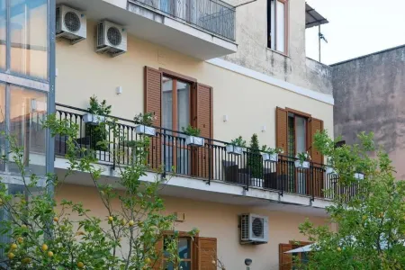 Cuore di Sorrento Suites Отели рядом со станцией Сорренто