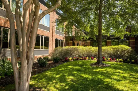 Williamsburg Woodlands Hotel & Suites, an Official Colonial Williamsburg Hotel Отели рядом с достопримечательностью «Уильям & Мэри»