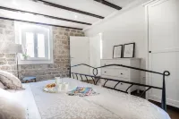 Tinel Longo, Holiday Home for up to 8, City Center, BBQ, Terrace