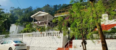 Ekdant Holiday Home Отели в г. Райгад