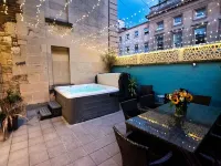 Dream Stays Bath - Trim Street Townhouse with Hot Tub - Jacuzzi