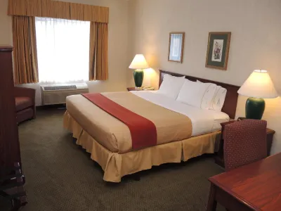 Evergreen Inn & Suites
