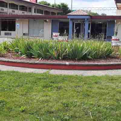 Americas Best Value Inn Moline Hotel Exterior