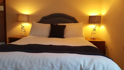 Airport Guest House - 2-Star