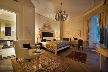 LOFT Premium & Wilson Palace Отели рядом с достопримечательностью «Архиепископский дворец»