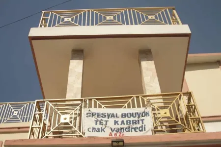 Villa Rosa Hotel & Restaurant Отели рядом с достопримечательностью «Дельма»