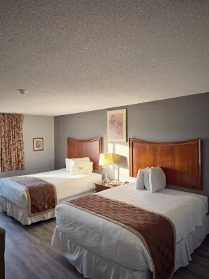 Lake Tree Inn & Suites