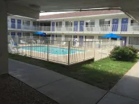 Motel 6 Ardmore, OK - Pool