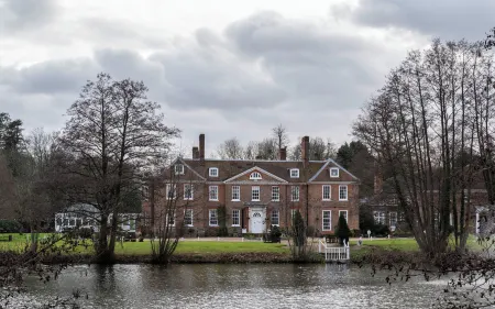Chilston Park Hotel Отели рядом с достопримечательностью «St Peter & St Paul Church»