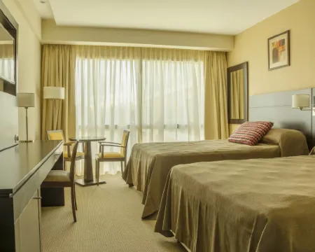 Howard Johnson by Wyndham Neuquen Hotels in Neuquen