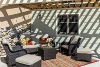 Oaxaca en Los Robles - Views, King bed, EV charger, 5 min to Downtown