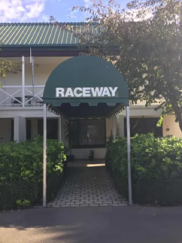 Raceway Motel Hotels in 