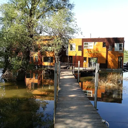 ArkaBarka Floating Hostel