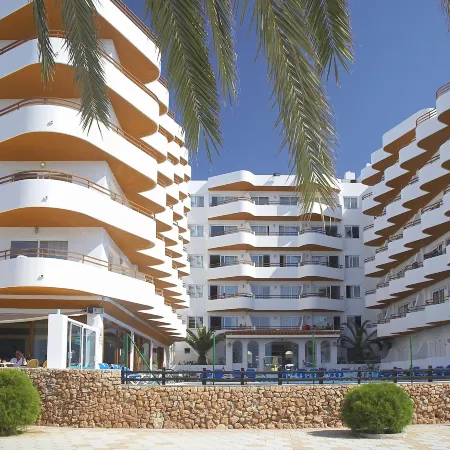 Apartamentos Mar y Playa Отели рядом с достопримечательностью «Порт Ивисы»