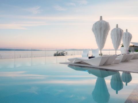 Posh Residence Luxury Suites