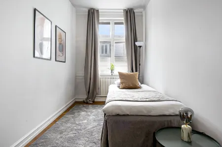 Sanders Square - Spacious Six-Bedroom Apartment Near Amalienborg Отели рядом с достопримечательностью «Кастеллет»
