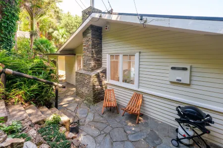 Koi Waiheke with Private Beach Access and Mooring