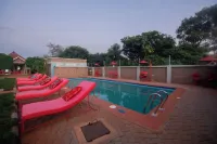 Randa Cottages - Pool
