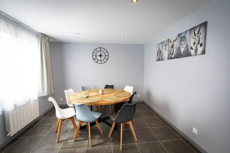 Résidence Hermès Paris Orly Aéroport Отели рядом с достопримечательностью «Fresque Leo Ferre»