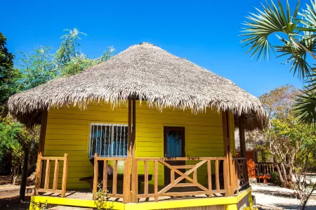 Antsanitia Resort Отели рядом с достопримечательностью «Antsanitia Beach»