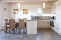Exklusiv Eingerichtetes Ferienhaus in Strandnaehe