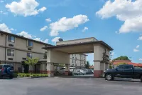 Quality Inn & Suites Detroit Metro Airport Hotels in Romulus