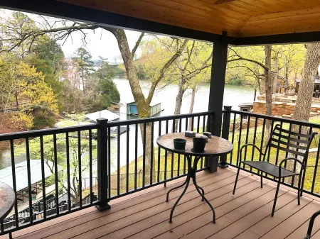 4 bedroom lake house at Pickwick