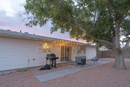 3 Bedroom With Stunning Yard Close to Horseshoe. Отели рядом с достопримечательностью «Dollar Tree»