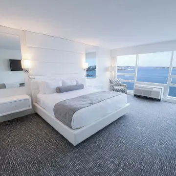 Oyster Point Hotel Hotels near Popamora Point Beach