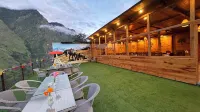 Blue Poppy Premier Hotels in Jyotirmath