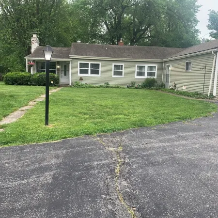Cozy Cottage - 14 Mi. S. of Indianapolis in the Greenwood/Bargersville Area